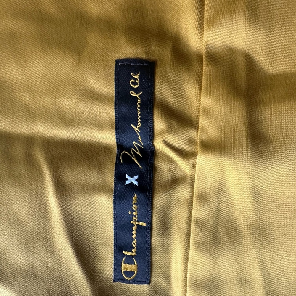 Muhammad Ali Golden Hooded Robe - Picture 3 of 15